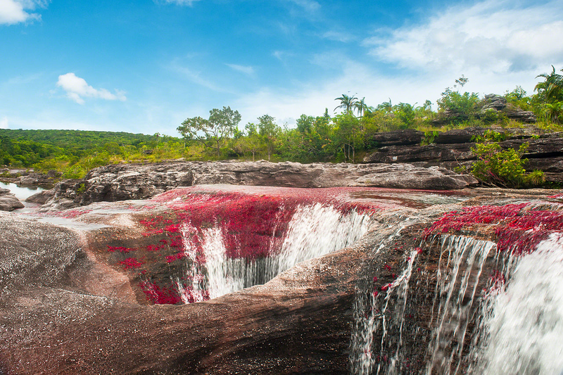 Illustration for article titled Absolutely Stunning Examples Of Lakes And Rivers With Unearthly Colors